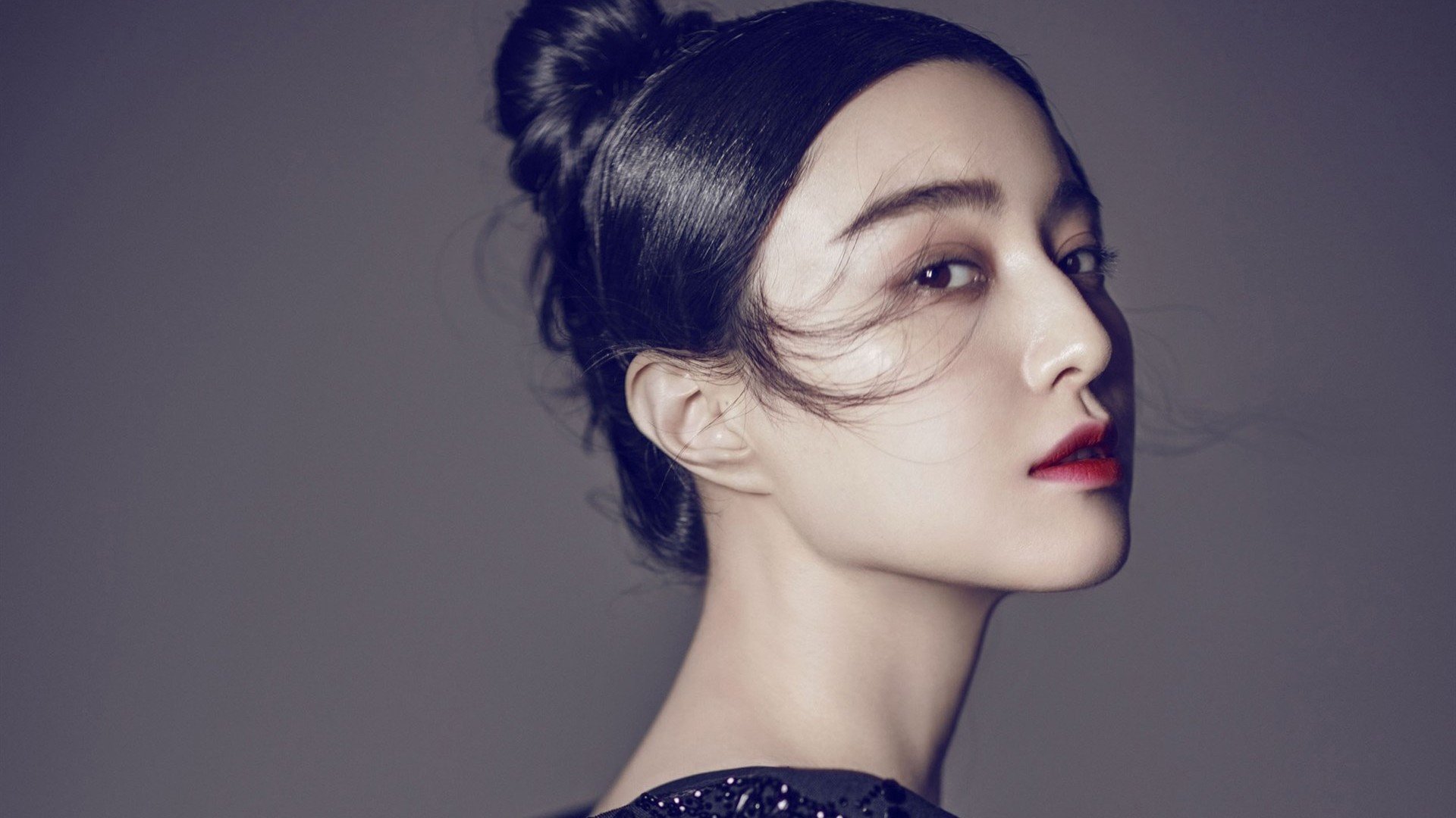 JIUYOU.COM-伊丽莎白·德克斯泳姿优雅成赛场焦点,演员_伊丽莎白·德比齐